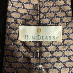 Men’s tie pack, includes 8 ,26 inch ties, consisting of multiple different pairs